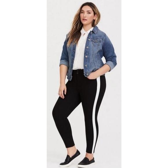 Torrid Black White Tuxedo Stripe Stretch Pull On Pant Size 2X NEW Ponte Cropped - Picture 1 of 13